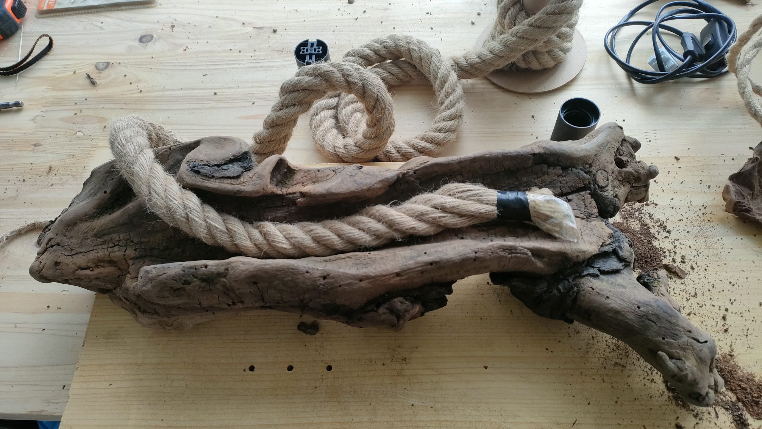 Madera natural trabajada a mano para decoración artesanal en madera para el hogar