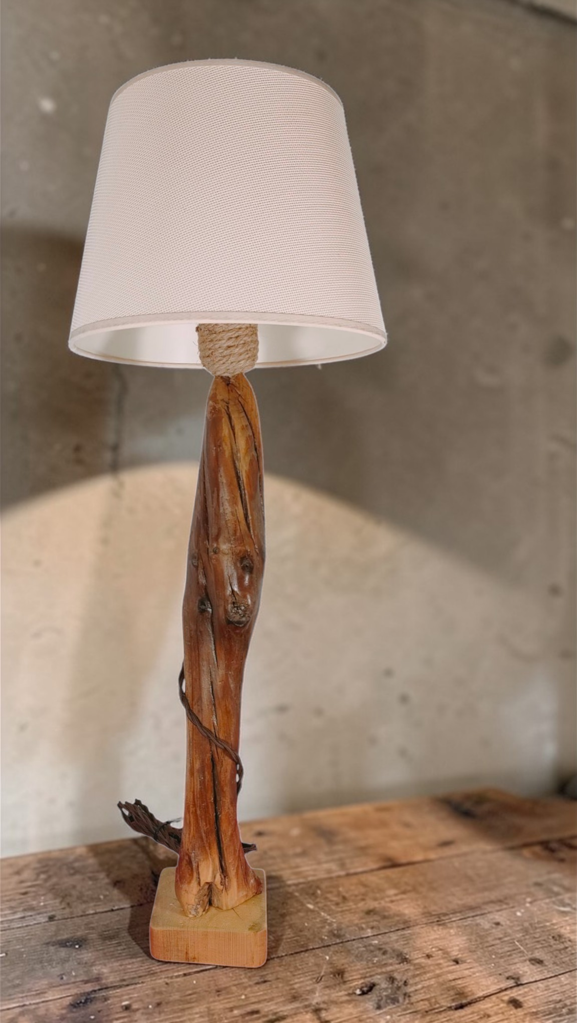 Lámpara de sobremesa "la jorobada" - Imagen 4